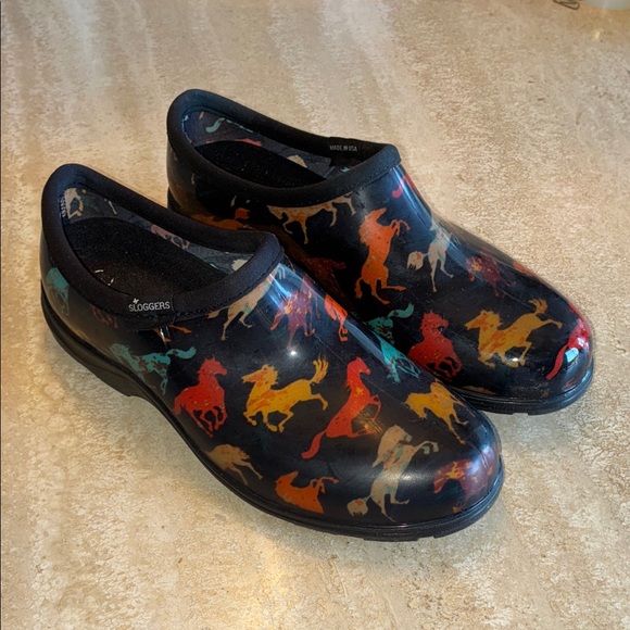 SLOGGERS Women’s Black Waterproof Shoes, Multi-Color Horse Pattern. 10 EUC - Picture 4 of 15